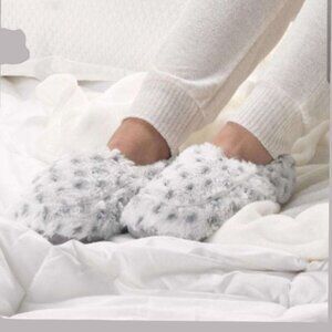 Warmies Microwavable Snowy  Slippers Lavender Scented Relaxing Wth/Gray OS 6-10